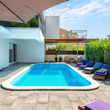 Franko Villa Srima